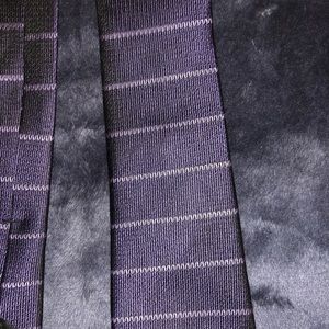 Chunky purple knit tie